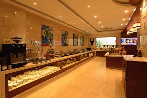 Mâncare şi băutură, Lemon Tree Hotel Coimbatore in Coimbatore Mâncare şi băutură, Lemon Tree Hotel Coimbatore in Coimbatore