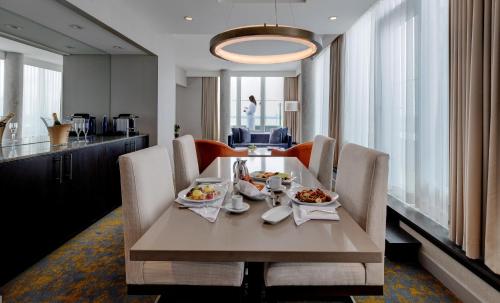 บริการและสิ่งอำนวยความสะดวก, Hotel X Toronto, a Destination by Hyatt Hotel near หมู่เกาะโตรอนโต บริการและสิ่งอำนวยความสะดวก, Hotel X Toronto, a Destination by Hyatt Hotel near หมู่เกาะโตรอนโต