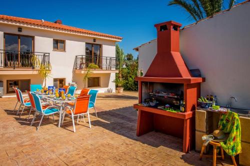 Androniki Luxury Villa Sea Views Pool BBQ WiFi A/C in 네오코리오 Androniki Luxury Villa Sea Views Pool BBQ WiFi A/C in 네오코리오