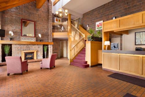 Előcsarnok, Travelodge by Wyndham North Bay Lakeshore in North Bay (ON) Előcsarnok, Travelodge by Wyndham North Bay Lakeshore in North Bay (ON)