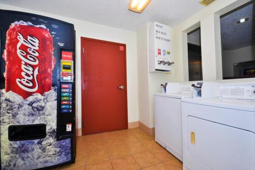 Super 8 By Wyndham Brunswick/St Simons Island Area in Brunswick (GA) Super 8 By Wyndham Brunswick/St Simons Island Area in Brunswick (GA)