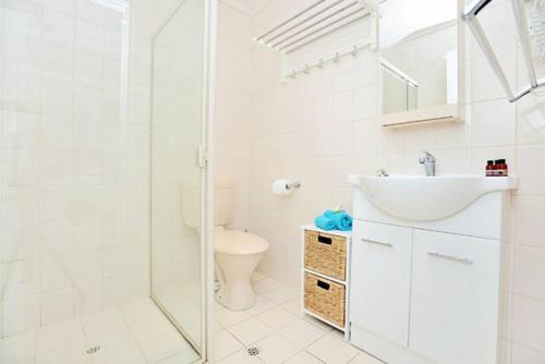 This photo about Smugglers Resort-Style Apartments - WiFi shared on HyHotel.com