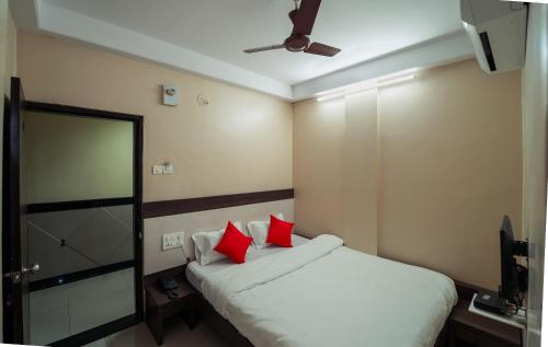 This photo about Hotel Aashish Deluxe shared on HyHotel.com