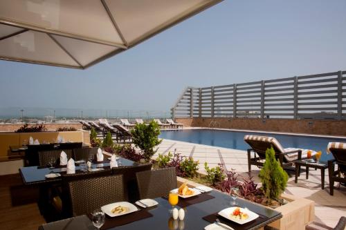 Restaurant, La Suite Dubai Hotel & Apartments in Jumeirah Beach Restaurant, La Suite Dubai Hotel & Apartments in Jumeirah Beach