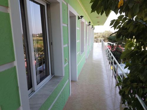 balkon/terras, Hotel Bar Restorant Marina in Velipoje balkon/terras, Hotel Bar Restorant Marina in Velipoje