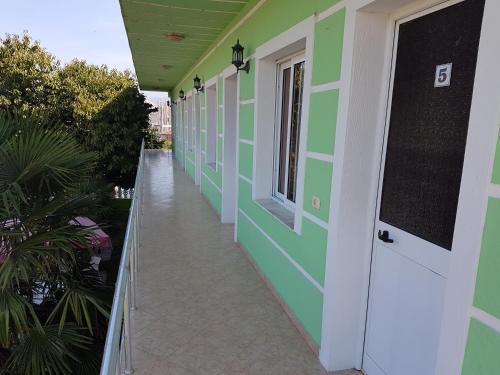 Buitenkant, Hotel Bar Restorant Marina in Velipoje Buitenkant, Hotel Bar Restorant Marina in Velipoje