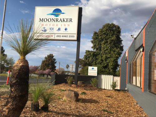 Exterior view, Moonraker Motor Inn in Parkes Exterior view, Moonraker Motor Inn in Parkes