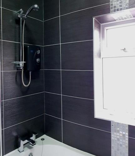 Banyo, Prosecco Palace in Acomb Banyo, Prosecco Palace in Acomb