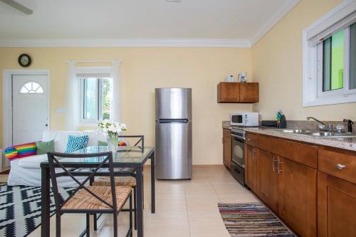 Facilities, Sir Charles Guest House in Eleuthera Facilities, Sir Charles Guest House in Eleuthera