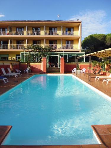 Bazen, Hotel Cyrnea in Calvi Bazen, Hotel Cyrnea in Calvi