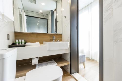 화장실, 에코 트리 호텔 코즈웨이 베이 (Eco Tree Hotel Causeway Bay) in 노스 포인트 화장실, 에코 트리 호텔 코즈웨이 베이 (Eco Tree Hotel Causeway Bay) in 노스 포인트