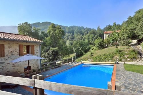 Úszómedence, Mas Companyo - Vallespir - Céret - Grand Mas (Mas Companyo - Vallespir - Ceret - Grand Mas) in Ceret Úszómedence, Mas Companyo - Vallespir - Céret - Grand Mas (Mas Companyo - Vallespir - Ceret - Grand Mas) in Ceret