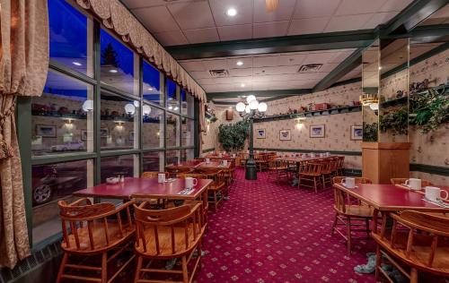 Restaurant, Athabasca Hotel in Jasper (AB) Restaurant, Athabasca Hotel in Jasper (AB)