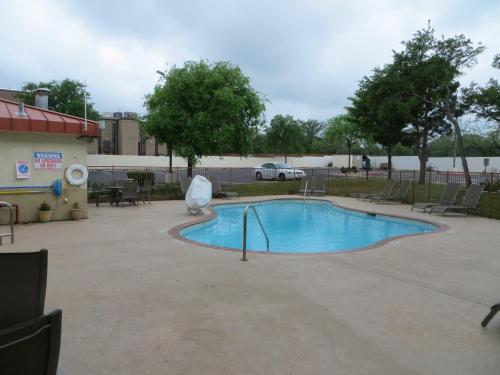 مسبح, سوبر 8 باي ويندام أوستين نورث/يونيفيرسيتي إريا (Super 8 By Wyndham Austin North/University Area) in مركز مدينة أوستن مسبح, سوبر 8 باي ويندام أوستين نورث/يونيفيرسيتي إريا (Super 8 By Wyndham Austin North/University Area) in مركز مدينة أوستن