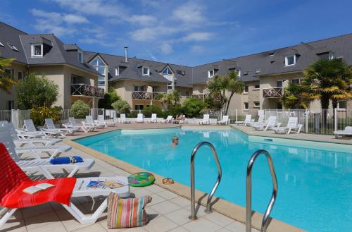 Piscina, Residence Nemea Kermael in Dinard Piscina, Residence Nemea Kermael in Dinard