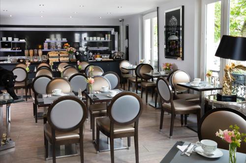Restaurant, Hotel Plaza Elysees in 8th - Champs Elysees Restaurant, Hotel Plaza Elysees in 8th - Champs Elysees
