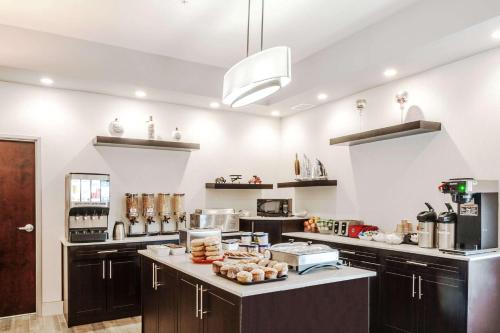 Restaurant, Ramada by Wyndham Moose Jaw in Moose Jaw (SK) Restaurant, Ramada by Wyndham Moose Jaw in Moose Jaw (SK)