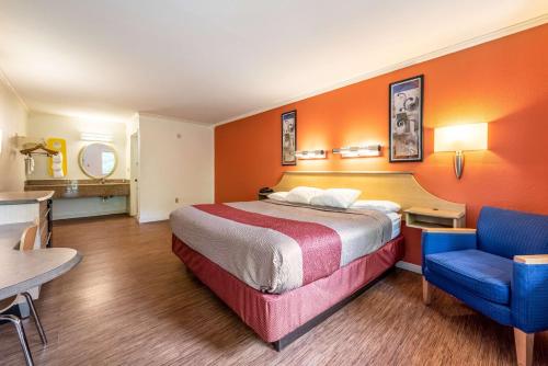 Motel 6 Gatlinburg Smoky Mountains in Gatlinburg (TN) Motel 6 Gatlinburg Smoky Mountains in Gatlinburg (TN)
