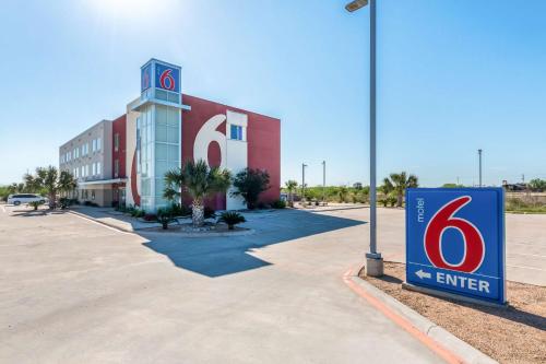 This photo about Motel 6 Three Rivers shared on HyHotel.com