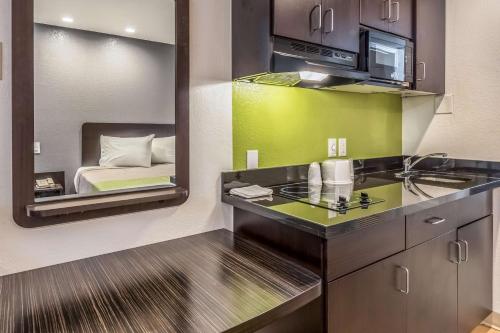 Kitchen, Studio 6 Buttonwillow, CA in Buttonwillow (CA) Kitchen, Studio 6 Buttonwillow, CA in Buttonwillow (CA)