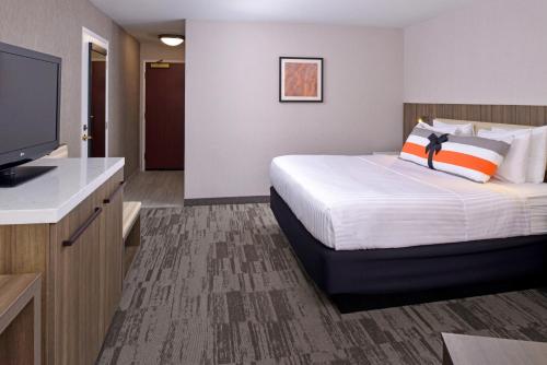 This photo about Red Lion Inn & Suites Modesto shared on HyHotel.com