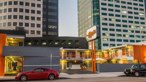 The Tangerine - a Burbank Hotel in Universal City The Tangerine - a Burbank Hotel in Universal City