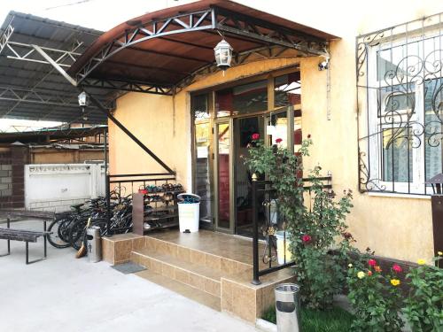 Entrada, Apple Hostel Bishkek in Bishkek Entrada, Apple Hostel Bishkek in Bishkek