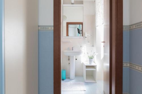 Bathroom, BED AND BREAKFAST PIAZZA FRATTI in Civitavecchia Bathroom, BED AND BREAKFAST PIAZZA FRATTI in Civitavecchia