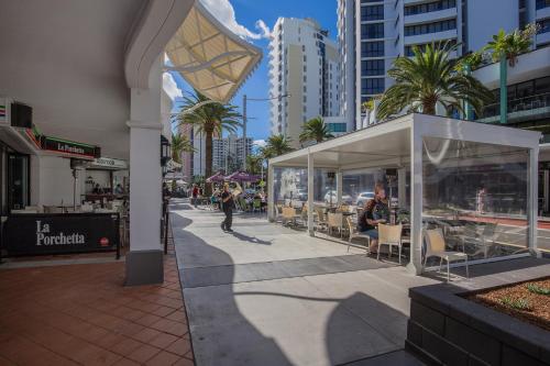 Broadbeach Holiday Apartments in Broadbeach Broadbeach Holiday Apartments in Broadbeach