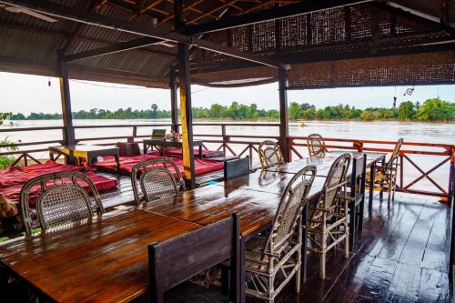 Pub/lounge, Mr Tho's Bungalow in Muang Khong Pub/lounge, Mr Tho's Bungalow in Muang Khong