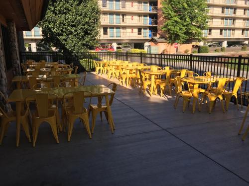 餐飲服務, 溪石旅館 (Creekstone Inn) in 皮格佛格 (TN) 餐飲服務, 溪石旅館 (Creekstone Inn) in 皮格佛格 (TN)