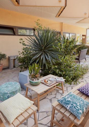 Balcony/terrace, Hotel Le Collier in Antibes Balcony/terrace, Hotel Le Collier in Antibes