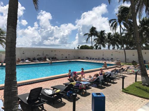 This photo about Casablanca West Tower - Miami Beach shared on HyHotel.com