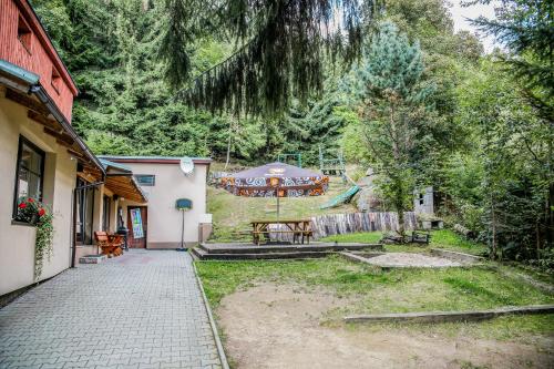 Garden, Chata Bajama in Bedrichov U Jablonce Nad Nisou Garden, Chata Bajama in Bedrichov U Jablonce Nad Nisou
