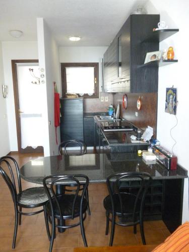 Delizioso appartamento vista lago in Белгірате Delizioso appartamento vista lago in Белгірате