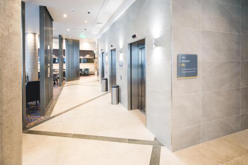 Vestíbulo, Maldron Hotel Newcastle in Newcastle upon Tyne Vestíbulo, Maldron Hotel Newcastle in Newcastle upon Tyne