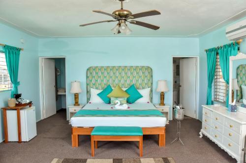 This photo about Sunset Resort & Villas shared on HyHotel.com