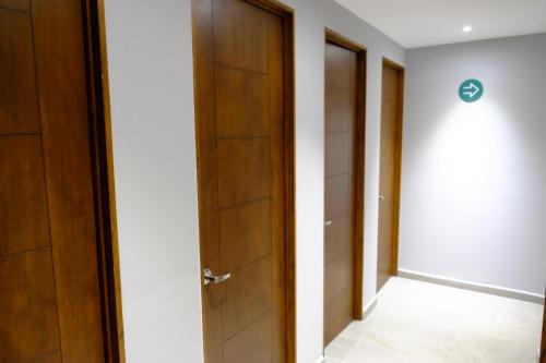 Shower, izZzleep Aeropuerto Terminal 2 in Mexico City Shower, izZzleep Aeropuerto Terminal 2 in Mexico City