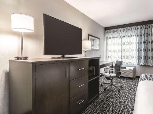La Quinta Inn & Suites by Wyndham Glenwood Springs in Glenwood Springs (CO) La Quinta Inn & Suites by Wyndham Glenwood Springs in Glenwood Springs (CO)