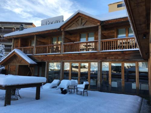 This photo about Le Cocon Des Neiges & Spa shared on HyHotel.com