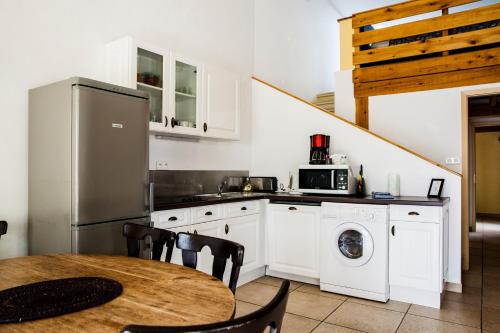 Konyha, Domaine de Cazaban in Conques-Sur-Orbiel Konyha, Domaine de Cazaban in Conques-Sur-Orbiel