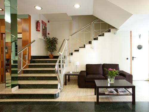 Előcsarnok, Hotel Madrid Torrejon Plaza in Torrejon de Ardoz Előcsarnok, Hotel Madrid Torrejon Plaza in Torrejon de Ardoz