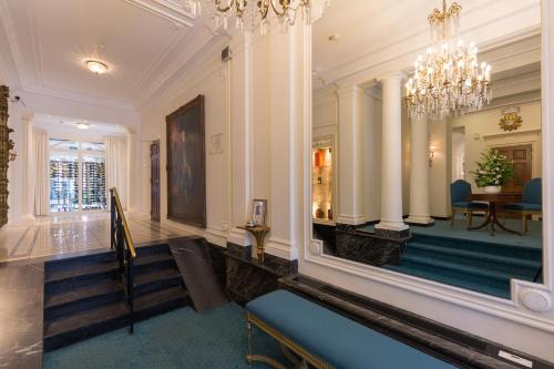 Bejárat, Stanhope Hotel near Természettudományi Múzeum Bejárat, Stanhope Hotel near Természettudományi Múzeum