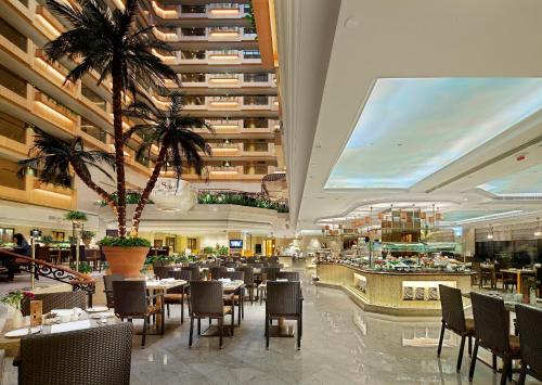 Restaurant, Royal Garden Hotel near Kowloon Park Restaurant, Royal Garden Hotel near Kowloon Park