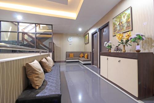 Előcsarnok, RedDoorz near UNS Solo in Jebres Előcsarnok, RedDoorz near UNS Solo in Jebres