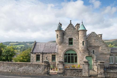 Entrada, The Five Turrets in Selkirk Entrada, The Five Turrets in Selkirk