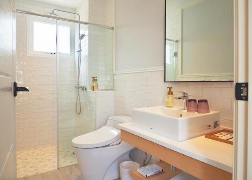 This photo about Notting Leaf B&B shared on HyHotel.com