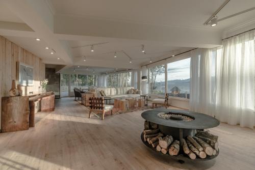 Lobby, Aguila Mora Suites & Spa in San Carlos de Bariloche Lobby, Aguila Mora Suites & Spa in San Carlos de Bariloche