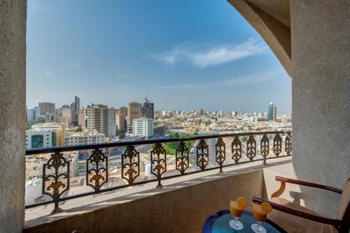 Balkon/teras, Sharjah Royal Tulip Hotel Apartments in Sharjah Balkon/teras, Sharjah Royal Tulip Hotel Apartments in Sharjah