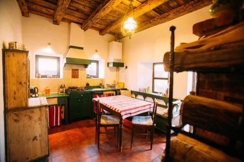 مطبخ, Barn guesthouse / Csűr vendégház (Barn guesthouse / Csur vendeghaz) in Durau مطبخ, Barn guesthouse / Csűr vendégház (Barn guesthouse / Csur vendeghaz) in Durau